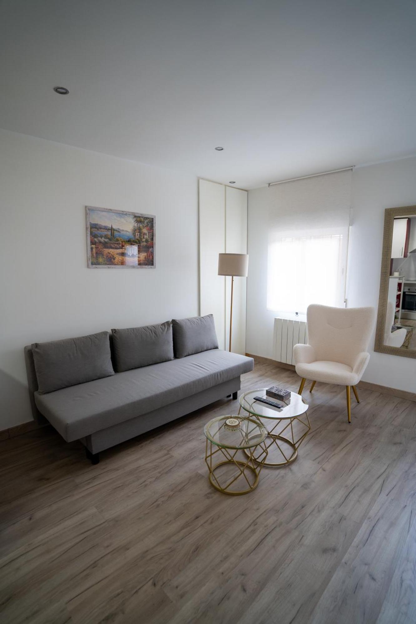 Apartment Comodo Piso Cerca Del Aeropuerto By Bebalmy *